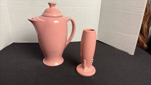 lot 91 image: Fiesta wear Art Deco pink pitcher with bud vase