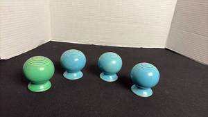 lot 93 image: Fiesta ware salt and pepper shakers