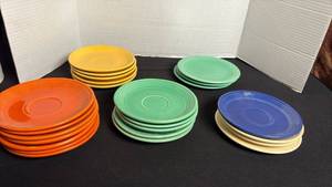 lot 98 image: Fiesta ware plates and saucers