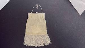 lot 105 image: Vintage beaded evening purse