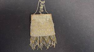 lot 110 image: Vintage beaded evening purse
