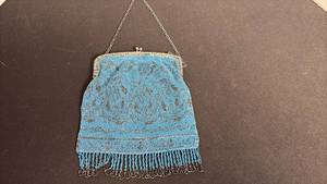 lot 111 image: Vintage beaded evening purse