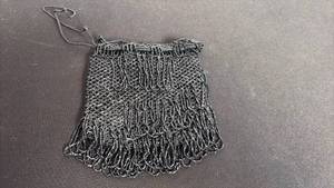 lot 116 image: Vintage beaded evening purse