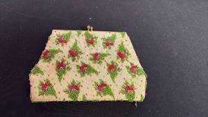 lot 118 image: Vintage beaded evening purse