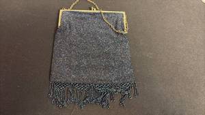 lot 123 image: Vintage beaded evening purse