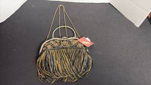 lot 134 image: Vintage beaded evening purse