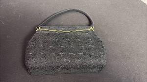 lot 137 image: Vintage beaded evening purse