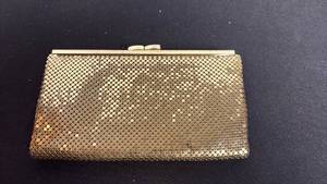 lot 147 image: Vintage Whiting Davis mesh evening bag