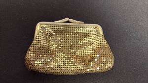 lot 148 image: Vintage Whiting Davis mesh evening bag