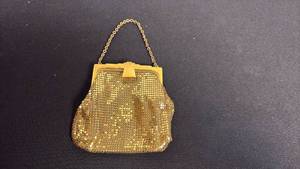 lot 149 image: Vintage Whiting Davis mesh evening bag