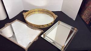 lot 157 image: Vanity mirror trays