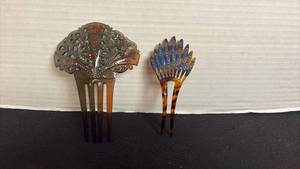 lot 164 image: Vintage hair combs