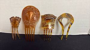 lot 165 image: Celluloid hair combs