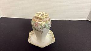 lot 172 image: Vintage hand painted hat pin holder