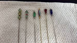 lot 178 image: Vintage hat pins
