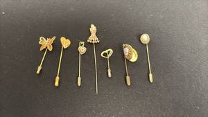 lot 183 image: Vintage hat pins