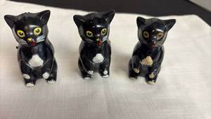 lot 192 image: Vintage F &F mold, cat salt and pepper shakers