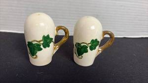lot 195 image: Vintage 1940 California Ivy salt and pepper set