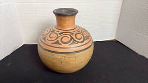 lot 237 image: Clay vase 9 inches