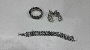 lot 253 image: Womens bracelet and earrings