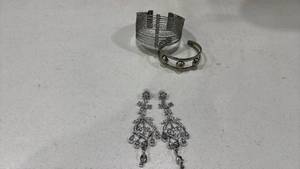 lot 272 image: Womens pair of earrings and bracelets