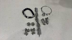 lot 273 image: Womens earrings and bracelets