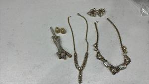 lot 275 image: Womens jewelry