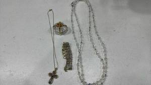 lot 282 image: Womens jewelry