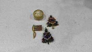lot 292 image: Pins and pill box