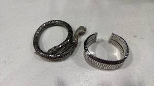 lot 295 image: Bracelets