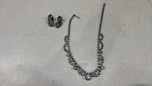 lot 304 image: Womens necklace and earrings