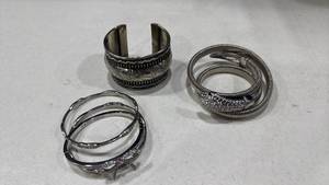 lot 306 image: Betsy Johnson, and other Bracelets