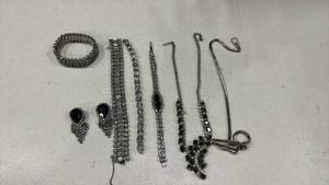 lot 307 image: Womens jewelry