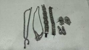 lot 310 image: Womens jewelry