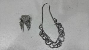 lot 312 image: Necklace and earrings