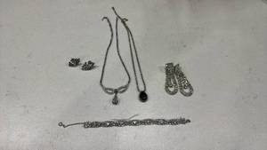lot 315 image: Womens jewelry