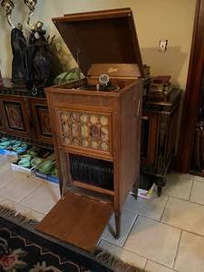 lot 325 image: Antique Edison Disc Phonograph 45 x 19 x 20 in