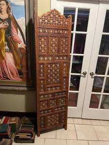 lot 331 image: Carved 4 panel room divider 74 in tall each panel is 20 in wide