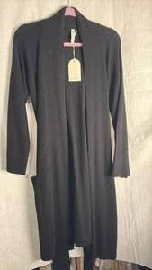 lot 370 image: Vanwinkle and Company 100% cashmere sweater size small