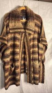 lot 373 image: Jones New York sweater jacket size small