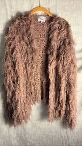 lot 379 image: Just one answer brand sweater size small absolutely adorable