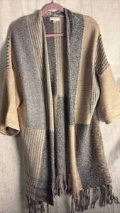 lot 381 image: Blu Pepper brand sweater size small