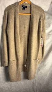 lot 388 image: Karen Kane sweater size Medium new with tags still attached