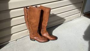 lot 390 image: Vince Camuto tan leather boots womens size 9 never  worn with boot shapers