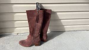 lot 392 image: Naturalizer brown leather boots womens size 9.5 never worn with boot shapers