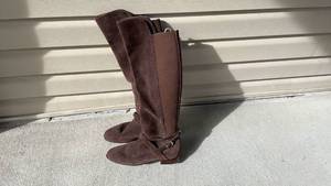 lot 395 image: Antonio Melani brown leather boots womens size 9 never worn with boot shapers