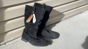 lot 396 image: Birkenstock black leather boots womens size 40L never worn