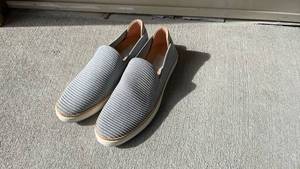 lot 407 image: UGG gray shoes womens size 9.5