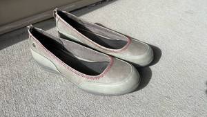 lot 408 image: Life Stride shoes womens size 9 never worn