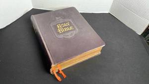 lot 426 image: Antique Holy Bible reference dictionary index Family Bible published by Holman 1925
